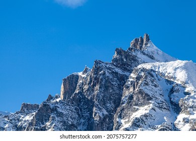 Schneeberg im Winter mit klarem blauen Himmel