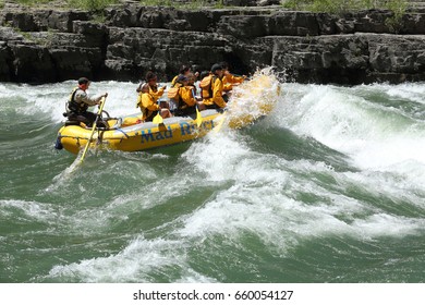 Alpine, Wyoming, USA June 26, 2016 A Family Rides A Rubber Raft On The White Water Rapids Of The Snake River In Western Wyoming.