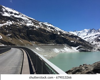 Alps Wallis - Shutterstock ID 679013266