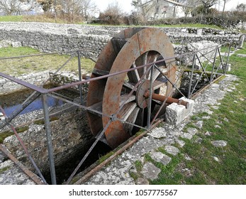 Altilia - Water Mill Wheel Inside The Small Roman City Of Samnite Origins Built Along The Ancient Pescasseroli-Candela Cattle Track