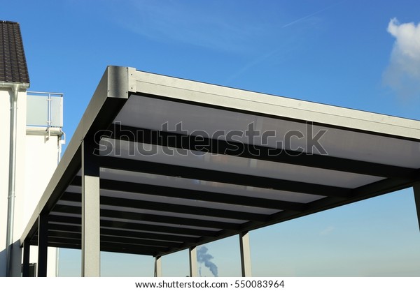 Gedachte Aggregaat genoeg Aluminium Carport On Residential Home Stock Photo (Edit Now) 550083964