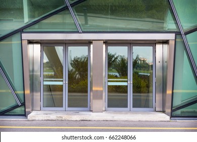 Aluminium Door And Transparency Glass For Entrance/Exit Gate, Modern Architecture Of Metallic Aluminum Doorway Frame And Decoration Tempered Glass For Office Building. Architectural Of Facade Cladding