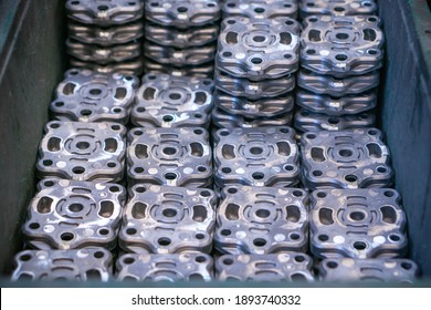 Aluminum Automotive Parts, Casting Process In The Automotive Casting Manufacturing Factory