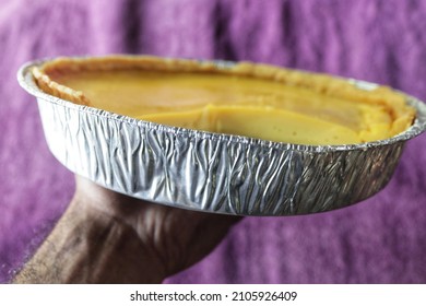 Aluminum Foil Shaped Like A Bowl And Used For Baking Cakes Or Bread.