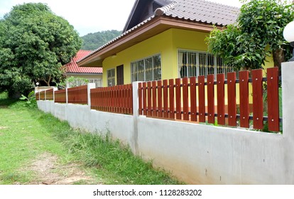  Aluminum Laminated  Fencing On Cement  Wall Outside The House 