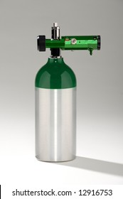Aluminum oxygen tank with regulator