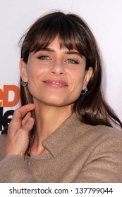 Amanda Peet At The 