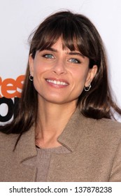 Amanda Peet At The 