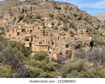 Amazing hiking trip to the stunning deserted historical Wadi Bani Habib Village in Jabal Akhdar in Oman 