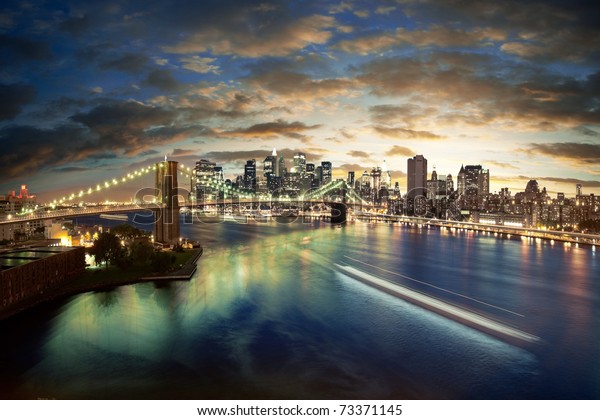 ニューヨークの素晴らしい都市風景 日没後に撮影 の写真素材 今すぐ編集