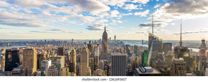 Amazing Panorama View Of  New York City Skyline And Skyscraper At Sunlight In Sunny Day. Beautiful View In Midtown Manhatton, New York City, USA.