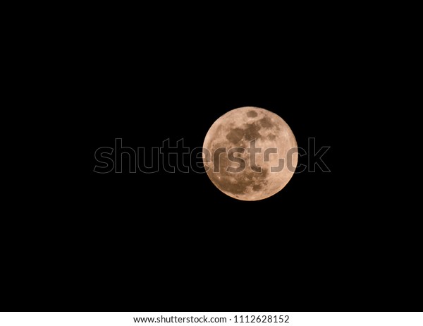 Amazing red\
moon
