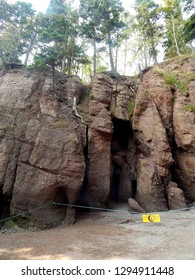 Amazing Rock Formations At Hopewell Rocks In The Bay Of Fundy In New Brunswick, Canada. Extremely Low Tides Let People Walk On Ocean Floor.