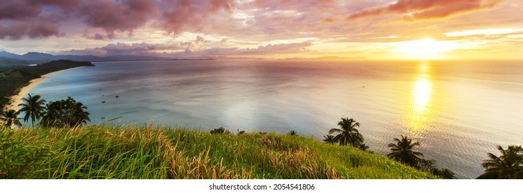 Beeindruckende Panoramasicht auf die Meeresbucht und die Berginseln, Palawan, Philippinen Feiertag Ruhe schöne tropische Natur
