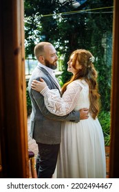 Amazing Smiling Redhead Wedding Couple. Pretty Bride And Stylish Groom In The Botanical Garden.