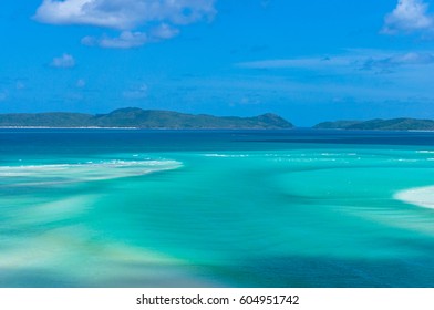 Amazing tropical seascape, landscape of turquoise blue lagoon and coral reef islands. Whitsunday, Queensland, Australia.