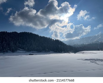 Amazing View Of Gulmarg Covered In Snow Truly A Bliss