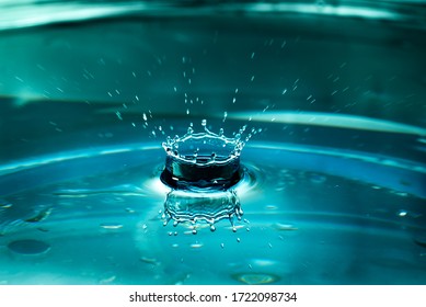 Amazing Water Drops Background Wallpaper Stock Photo 1722098734 ...