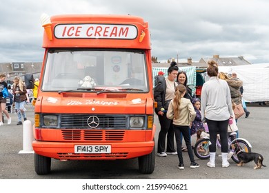 Amble, Northumberland, UK: May 22nd, 2022: People Queueing At An Ice Cream Van At The Harbour.