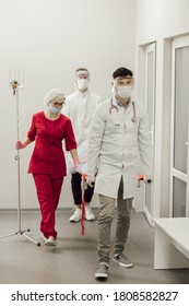 Ambulance Doctors Brought A Patient With A Coronavirus Patient On A Stretcher. Doctors In Protective Suits Take The Patient To The Hospital. Coronavirus Pandemic, Pneumonia