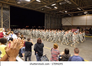 American Army Soldiers (Air Cavalry 4-6, 2nd ID, Fort Lewis, WA) Return Home August 22, 2008 After Over A Year Of Deployment In Iraq. Editorial.