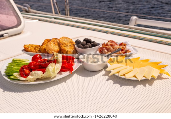 the yacht breakfast