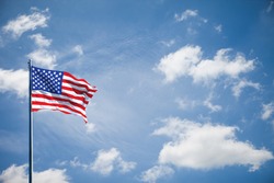 Amerikansk Flagga På Blå Himmel
