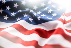 Amerykańska Flaga Macha Na Wietrze.