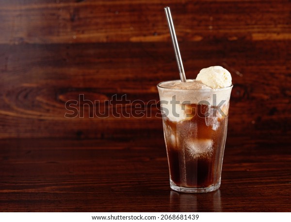 american ice cream float\
with soft drink