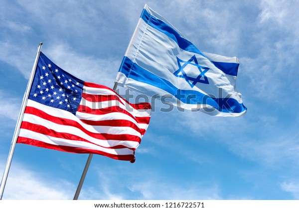 イスラエル エルサレムの米国国旗とイスラエル国旗 の写真素材 今すぐ編集