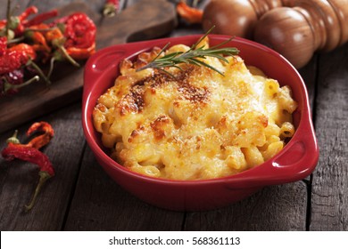 American Mac And Cheese, Macaroni Pasta In Cheesy Sauce