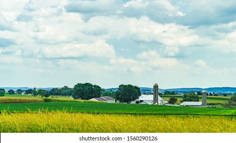 Amish Country Farm Barn Field Agriculture In Lancaster, PA US