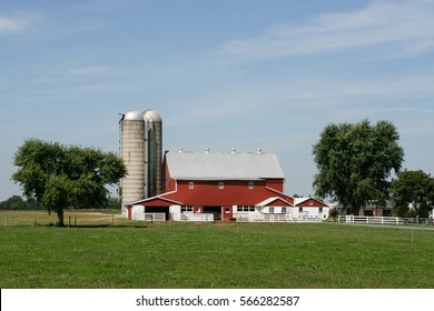 Amish Farm And Barn In Lancaster, PA