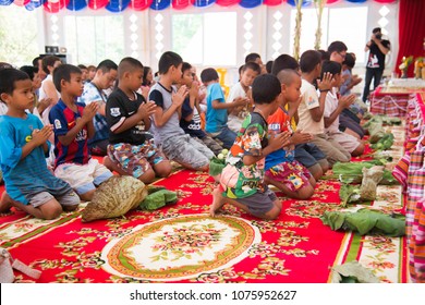 Amphoe Mueang, Buri Ram/ Thailand - April 01, 2018: Group Of Buddhist  Receive The Five Precepts From Buddhist Monk At Wat Thong Sa Wang.
