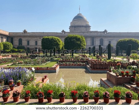 AMRIT UDYAN, Government of India renamed Delhi's Mughal Gardens as Amrit Udyan.