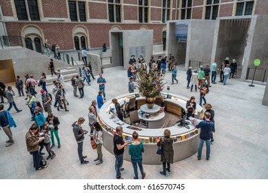 Amsterdam, Netherlands - August 3, 2016: High Angle View Of Main Hall Of Rijksmuseum With A Crowd Of People. The Rijksmuseum Is A Dutch National Museum Dedicated To Arts And History In Amsterdam.