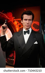 131 Pierce brosnan 007 Images, Stock Photos & Vectors | Shutterstock