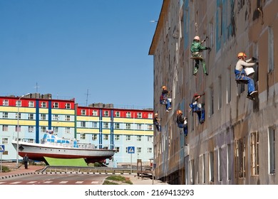 Anadyr, Chukotka, Russia - July 10, 2007. Builders Are Repairing The Facade Of The Building. Molars Paint A Residential Apartment Building. Repair And Improvement In The Northern Cities Of Russia.