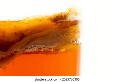 Anaerobic fermentation process of black tea kombucha, the CO2 gas bubbles that are produced are observed