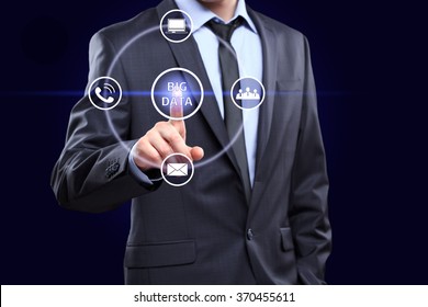 Analyst click on button with text data mining.