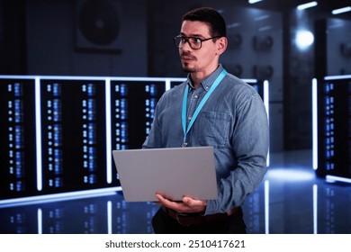 Analyst Engineer In Cloud Data Center Using Computer