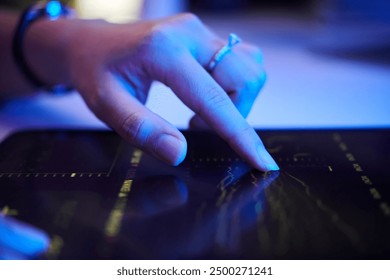 Analyzing Financial Data on Digital Tablet Device
