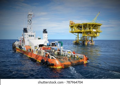 141 Barge handling tug Images, Stock Photos & Vectors | Shutterstock