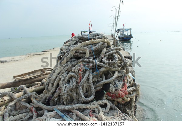 anchor rope on the dock\
beach