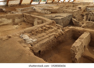 Çatalhöyük Ancient City (the World’s First City) And Archaeological Excavations