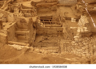 Çatalhöyük Ancient City (the World’s First City) And Archaeological Excavations