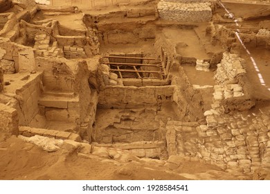 Çatalhöyük Ancient City (the World’s First City) And Archaeological Excavations