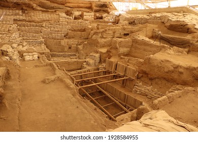 Çatalhöyük Ancient City (the World’s First City) And Archaeological Excavations