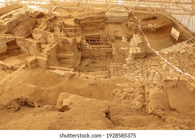 Çatalhöyük Ancient City (the World’s First City) And Archaeological Excavations