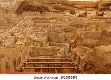 Çatalhöyük Ancient City (the World’s First City) And Archaeological Excavations